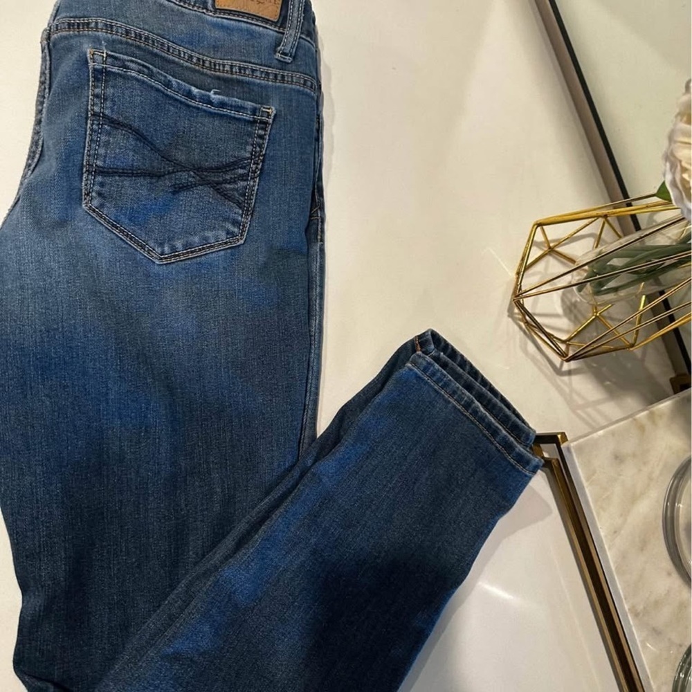 Women Distressed Aeropostale Jeans - Picture 3 of 5